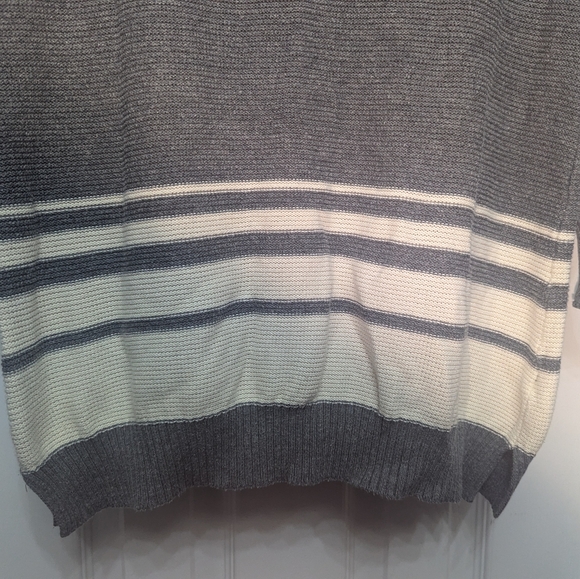 Daisy Fuentes Sweater Size M grey and  Creme Stripe Sporty Casual Lightweight - Picture 3 of 4
